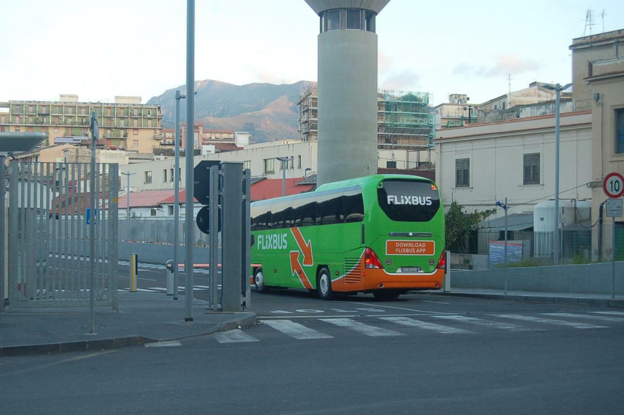 Terminal Bus Cairoli Panzió Palermo Kültér fotó