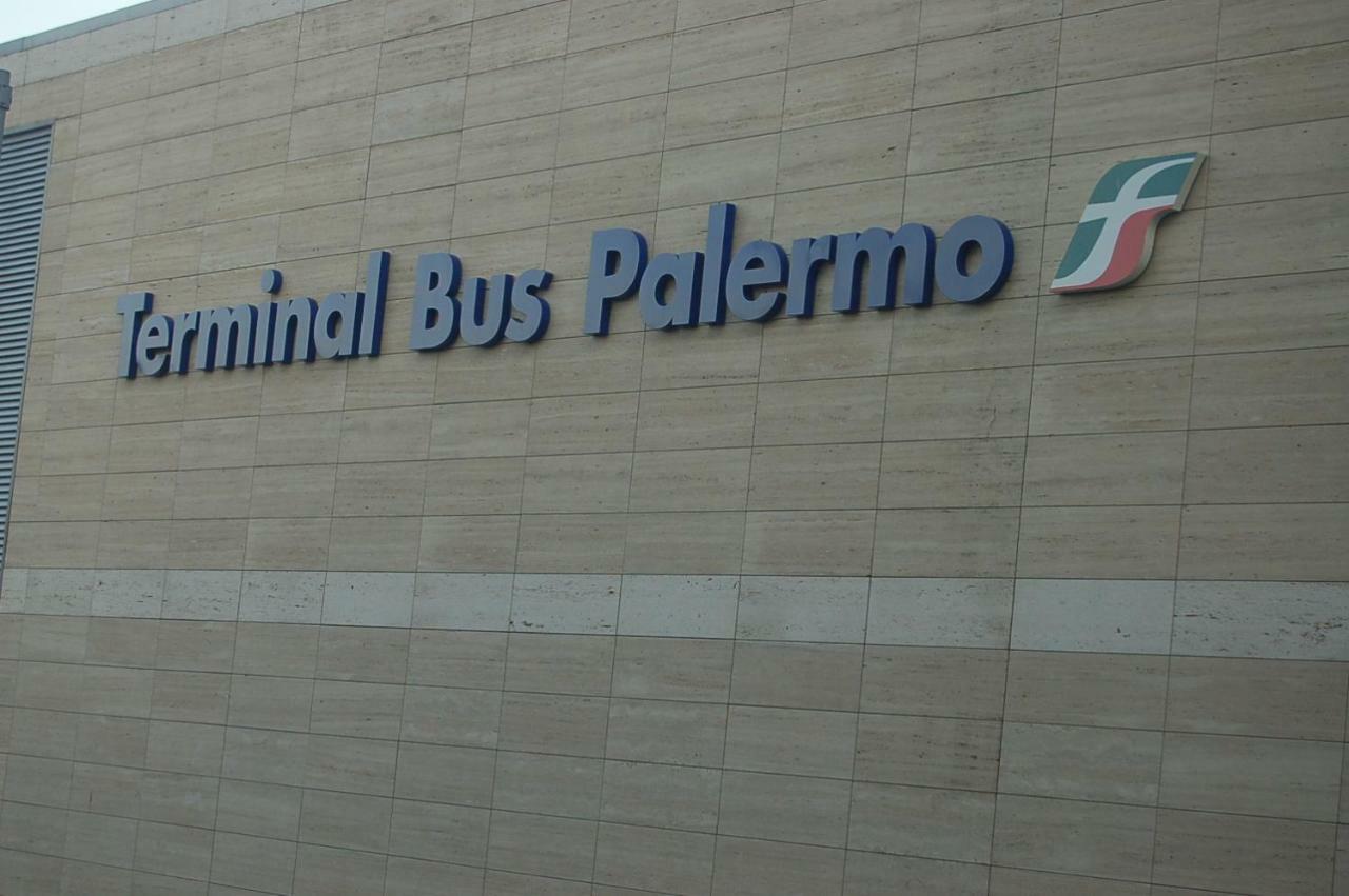 Terminal Bus Cairoli Panzió Palermo Kültér fotó